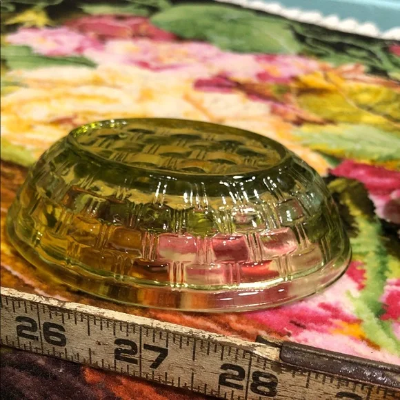 Vintage L. E. Smith Green Glass Rabbit Dish 🐰 - Picture 5 of 11